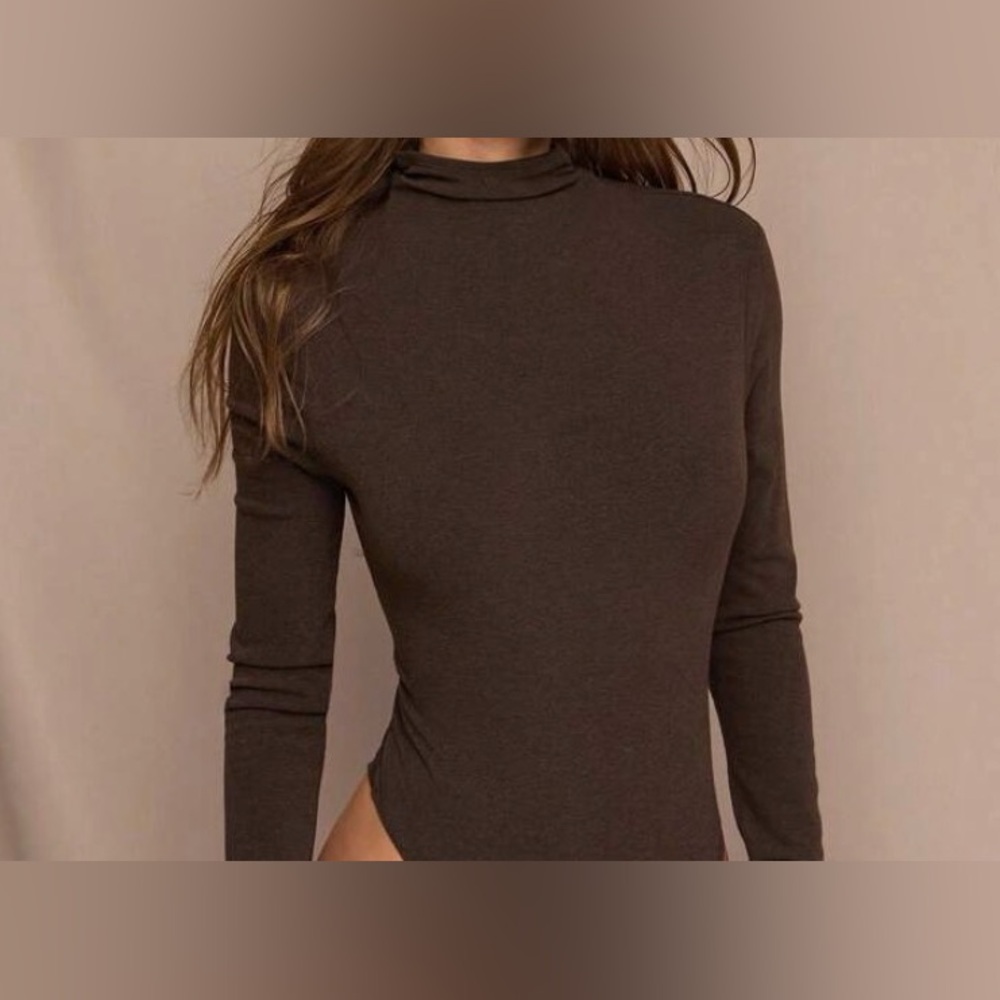Women’s Brown Long Sleeve Mock Neck Top